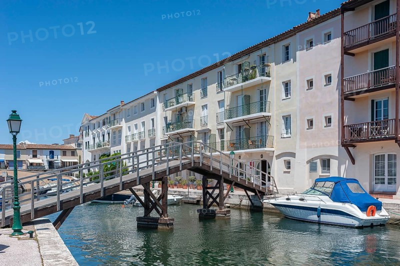 Townscape at the Rue des 2 Ports, Port Grimaud, Var, Provence-Alpes-Cote d Azur, France, Europe