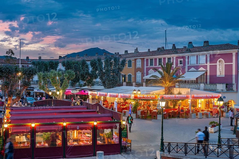 Marketplace with shops and restaurants, Port Grimaud, Var, Provence-Alpes-Cote d Azur, France, Europe