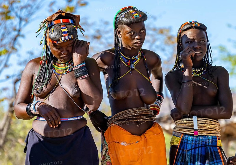 Hakaona woman with traditional kapapo hairstyle, Angolan tribe of the Hakaona, near Opuwo, Kunene, Namibia, Africa