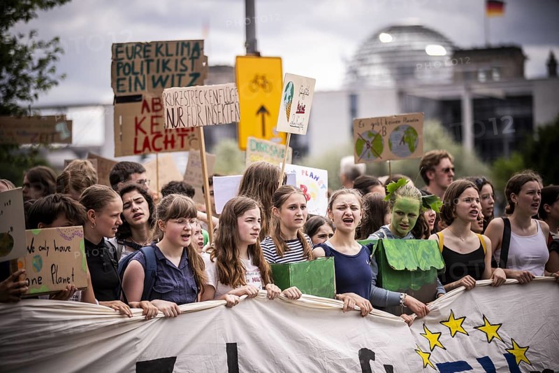 Berlin, 31.05.2024. Climate strike by Fridays For Future with over 13, 000 mostly young people in Berlin, a demonstration for the upcoming EU elections