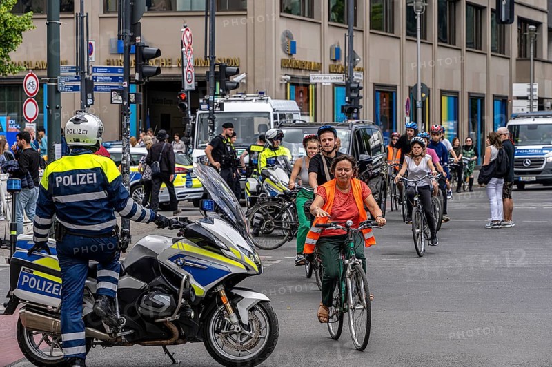 State visit to the Hotel Adlon, police cordon at the intersection of Unter den Linden and Wilhelmstrasse, Berlin, Germany, Europe