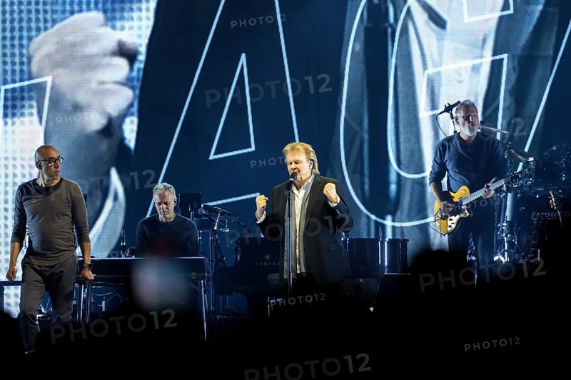 Howard Carpendale live on Let's Do It Again! Tour at the Berlin Uber Arena on 31.05.2024