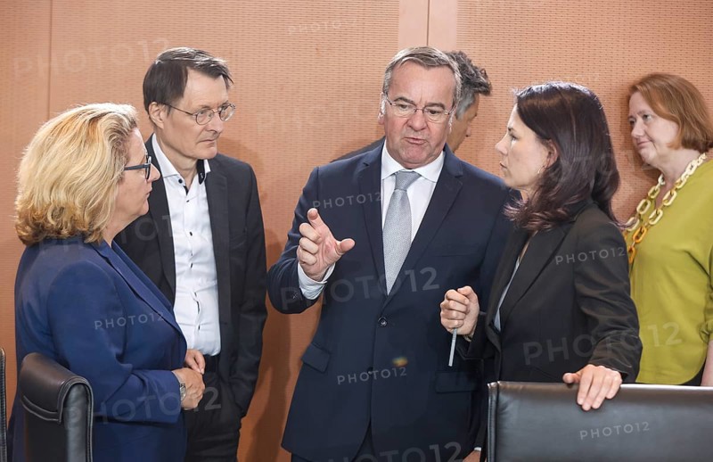 Federal Defence Minister Boris Pistorius, centre, speaks at the start of the cabinet meeting with Federal Foreign Minister Annalena Baerbock, right, Federal Minister for Economic Cooperation and Development Svenja Schulze, Federal Health Minister Karl Lauterbach, 2nd from left, in the background is Federal Economics Minister Robert Habeck in conversation with Federal Minister for Family Affairs, Senior Citizens, Women and Youth Lisa Paus, Berlin, 29.05.2024., Berlin, Berlin, Germany, Europe