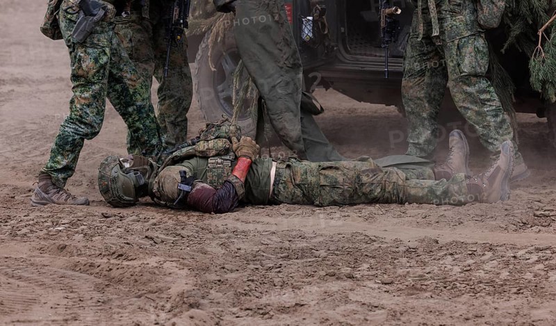 Dutch soldiers care for a simulated injured comrade as part of the NATO large-scale manoeuvre Steadfast Defender and the German part of the exercise, Quadriga 2024, in Pabrade, 29.05.2024