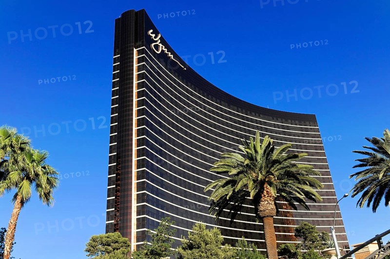 Las Vegas, Nevada, USA, North America, The domed skyscraper of the Wynn Hotel in Las Vegas, surrounded by palm trees, in front of a clear blue sky, Las Vegas Strip, North America
