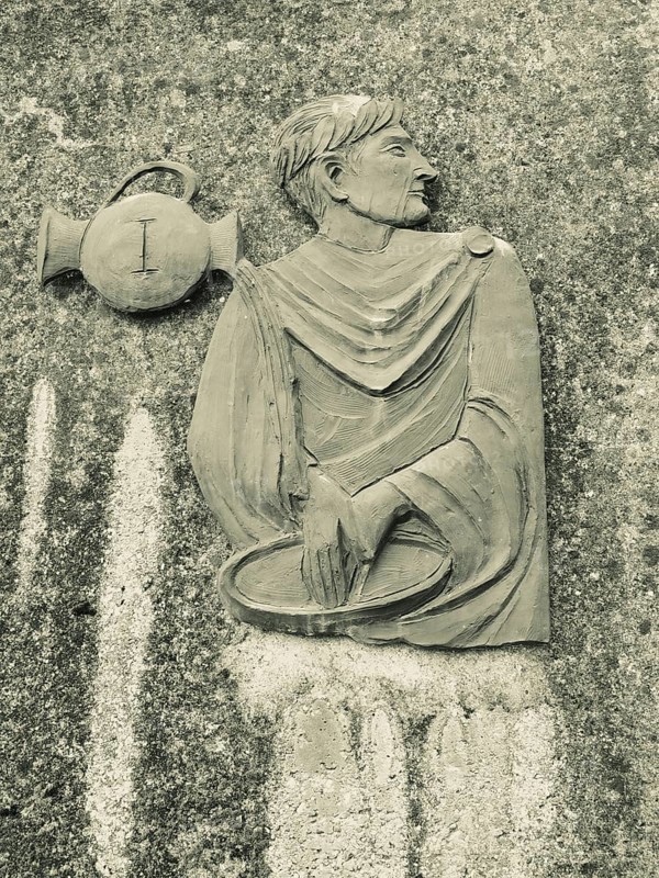 Sculpture, Pontius Pilate washes his hands in innocence, Way of the Cross, Frauenberg, Styria, Austria, Europe