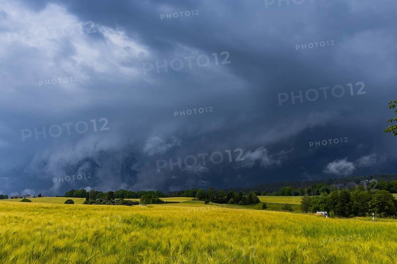 A thunderstorm cell moves over Porschdorf in Saxon Switzerland, thunderstorm, Porschdorf, Saxony, Germany, Europe