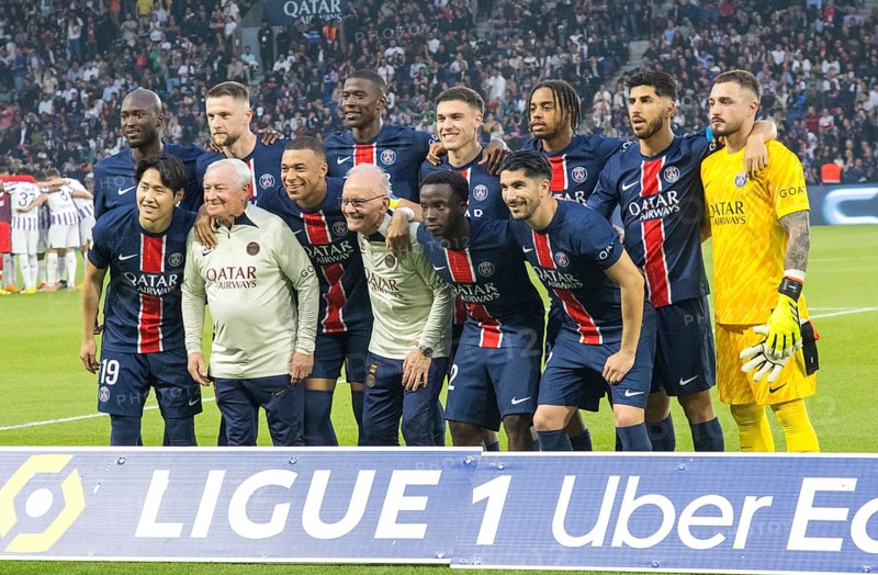 Football match, The team of the French champion 2024 Paris St. Germain in front of the match, Parc des Princes football stadium, Paris, France, Europe