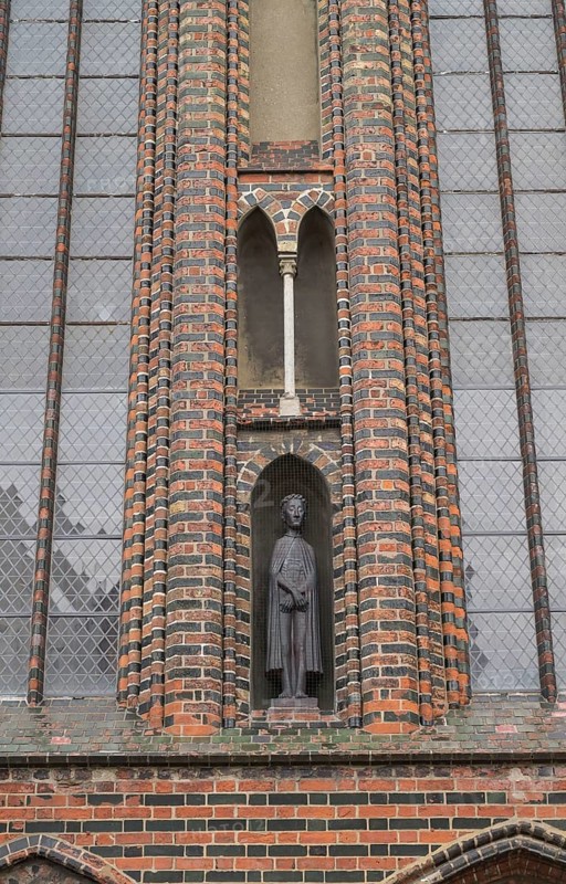 Gerhard Marcks: Christ as the Man of Sorrows, west facade, St Catherine's Church, Koenigstrasse, Luebeck, Lower Saxony, Germany, Europe