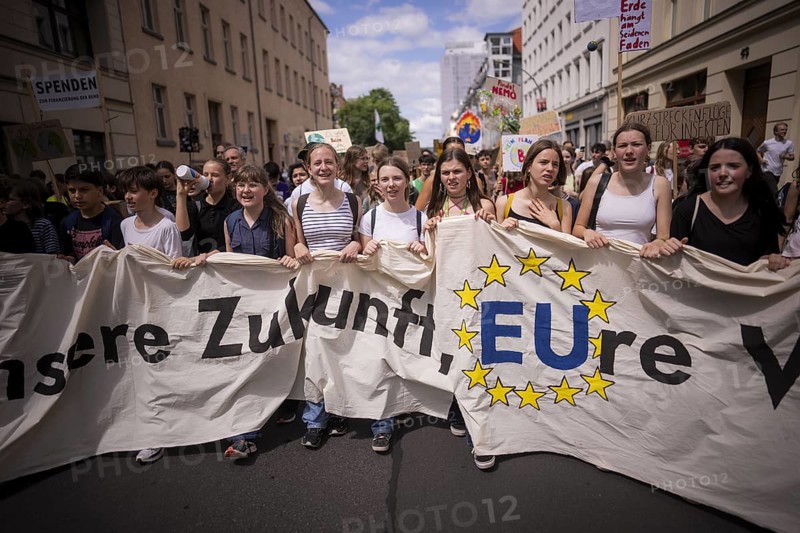 Berlin, 31.05.2024. Climate strike by Fridays For Future with over 13, 000 mostly young people in Berlin, a demonstration for the upcoming EU elections