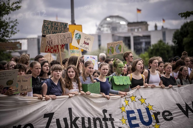 Berlin, 31.05.2024. Climate strike by Fridays For Future with over 13, 000 mostly young people in Berlin, a demonstration for the upcoming EU elections