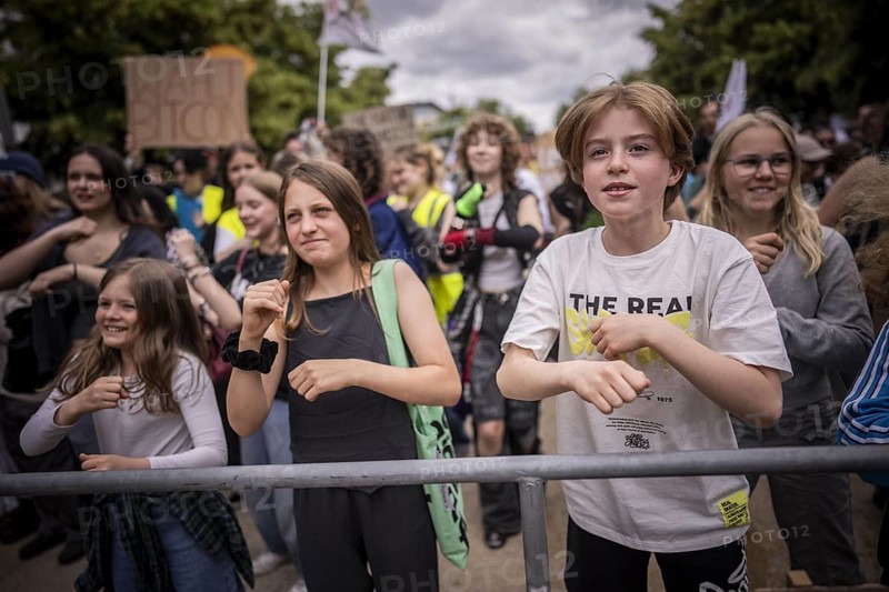Berlin, 31.05.2024. Climate strike by Fridays For Future with over 13, 000 mostly young people in Berlin, a demonstration for the upcoming EU elections