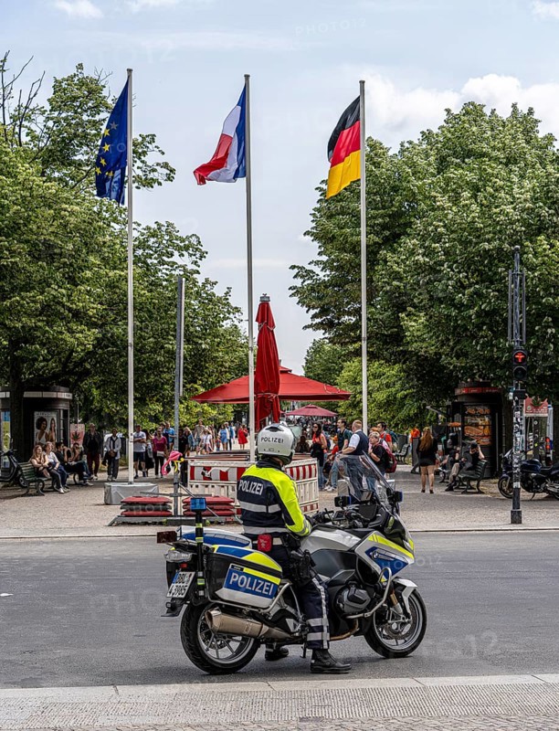 State visit to the Hotel Adlon, police cordon at the intersection of Unter den Linden and Wilhelmstrasse, Berlin, Germany, Europe