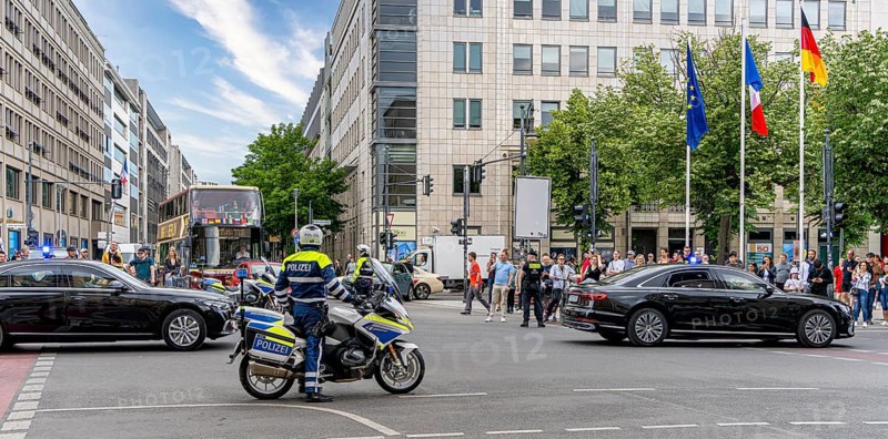 State visit to the Hotel Adlon, police cordon at the intersection of Unter den Linden and Wilhelmstrasse, Berlin, Germany, Europe