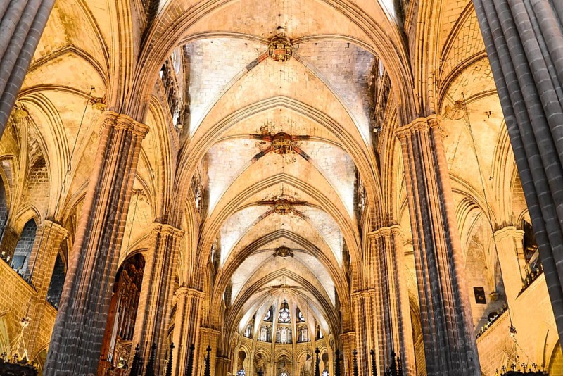 Interior, La Catedral de la Santa Creu i Santa Eulalia, Barri Gotic, Barcelona, Catalonia, Spain, Europe, The ceiling of a Gothic church, with high arches and majestic lighting, Europe