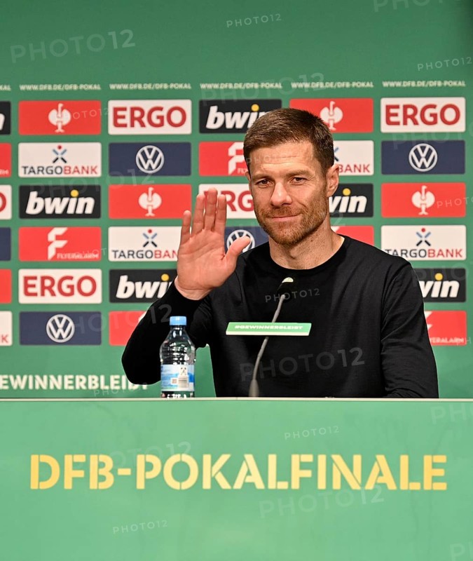 PK press conference, coach Xabi Alonso Bayer 04 Leverkusen, gesture, gestures, logo, 81st DFB Cup Final 2024, Olympiastadion Berlin, Germany, Europe