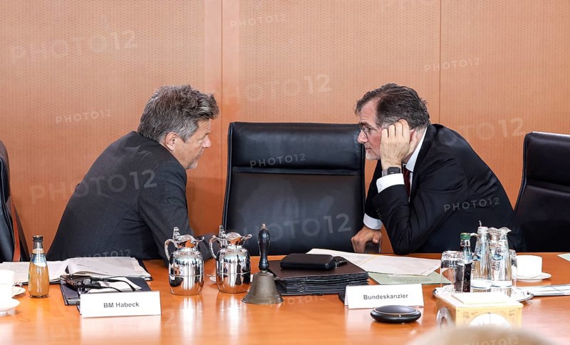 Federal Minister of Economics Robert Habeck, left, speaks at the start of the cabinet meeting with the head of the Chancellery Wolfgang Schmidt, Berlin, 29 May 2024, Berlin, Berlin, Germany, Europe