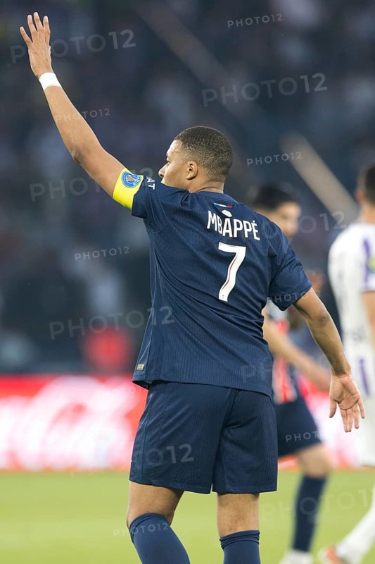 Football match, captain Kylian MBAPPE' Paris St Germain raises his left arm upwards and looking from behind, seeking the attention of the referee, Parc des Princes football stadium, Paris, France, Europe