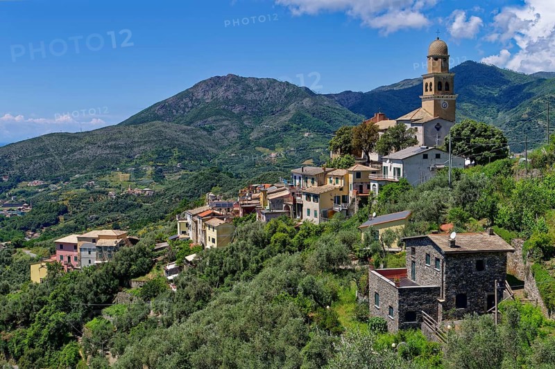The mountain village of Legnaro, a district of the town of Levanto, lies on the hillside above the Cinque Terre region, Liguria, Northern Italy, Italy, Southern Europe, Europe