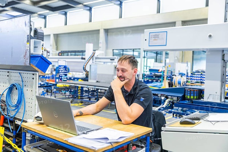 Minister President Michael Kretschmer visited TRUMPF Sachsen SE in Neukirch. After being welcomed by Dr Nicola Leibinger-Kammueller, CEO of TRUMPF SE + Co KG, and Dr Mathias Kammueller, CDO of TRUMPF SE + Co KG, the Minister-President talked to those present and took part in a tour of the company. The company is one of the international market and technology leaders in the field of machine tools and lasers for industrial production, Neukirch/Lausitz, Saxony, Germany, Europe