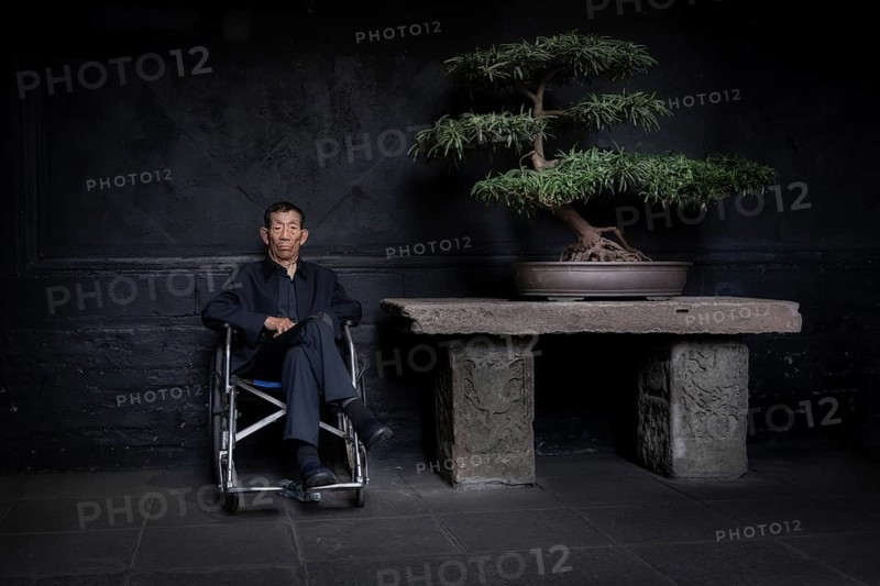 Elderly Chinese man in a wheelchair, Chengdu, China, Asia