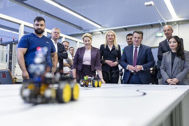 Reem Alabali-Radovan, Member of the German Bundestag (SPD), Hubertus Heil (SPD), Federal Minister of Labour and Social Affairs, Franziska Giffey (SPD), Berlin Senator for Economics, Frank Bruckmann (CFO of Berliner Wasserbetriebe), Christoph Donner (CEO of Berliner Wasserbetriebe), Kerstin Oster (Chief Human Resources Officer of Berliner Wasserbetriebe), talk to a trainee and look at robots used in class, recorded during a visit to the Berliner Wasserbetriebe training centre in Berlin, 29.05.2024