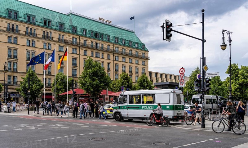 State visit to the Hotel Adlon, police cordon at the intersection of Unter den Linden and Wilhelmstrasse, Berlin, Germany, Europe