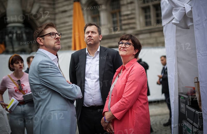 SPD rally for the European elections in Leipzig. Here the SPD chairmen Lars Klingbeil and Saskia Esken with MEP Matthias Ecke. Leipzig, 01.06.2024