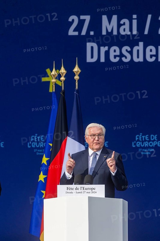 French President Emmanuel Macron visits the Federal Republic of Germany at the invitation of Federal President Frank-Walter Steinmeier and stops off in Dresden. Here he attends the Fete de l'Europe and delivers his speech on Europe, Dresden, Saxony, Germany, Europe