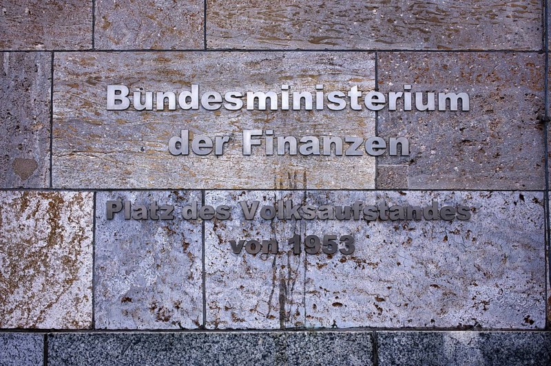 Entrance, lettering, Federal Ministry of Finance, Ministry of Finance, formerly Reich Aviation Ministry, Platz des Volksaufstandes von 1953, Berlin, Germany, Europe