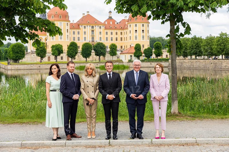 French President Emmanuel Macron visits the Federal Republic of Germany with his woman Brigitte, at the invitation of Federal President Frank-Walter Steinmeier, Prime Minister Michael Kretschmer and his woman Annett Hofmann, early Monday afternoon at Moritzburg Castle near Dresden. Federal President Frank-Walter Steinmeier and his woman Elke Buedenbender, Moritzburg, Saxony, Germany, Europe
