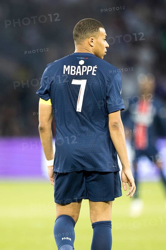 Football match, captain Kylian MBAPPE' Paris St. Germain looking from behind to the right with the shirt number seven and the name MBAPPE', football stadium Parc des Princes, Paris, France, Europe