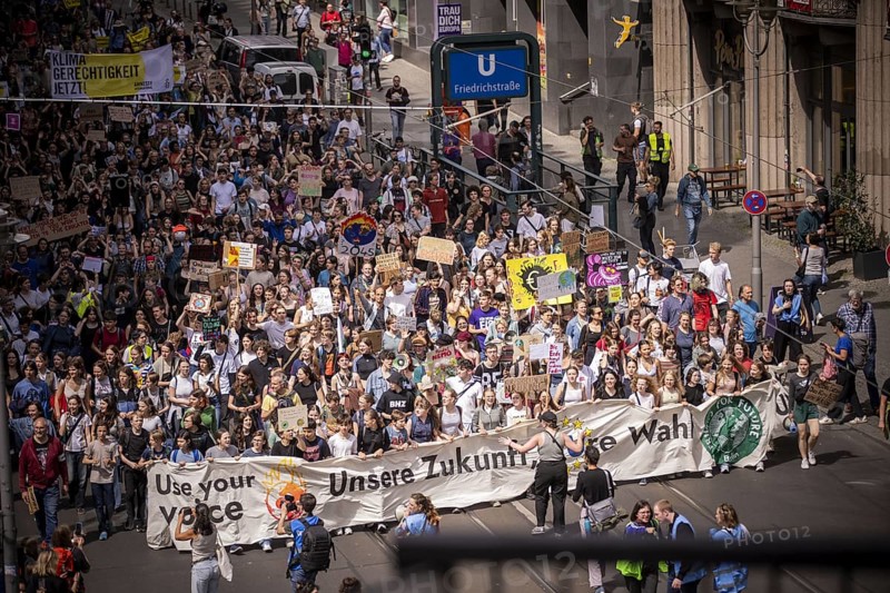 Berlin, 31.05.2024. Climate strike by Fridays For Future with over 13, 000 mostly young people in Berlin, a demonstration for the upcoming EU elections