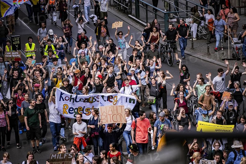 Berlin, 31.05.2024. Climate strike by Fridays For Future with over 13, 000 mostly young people in Berlin, a demonstration for the upcoming EU elections