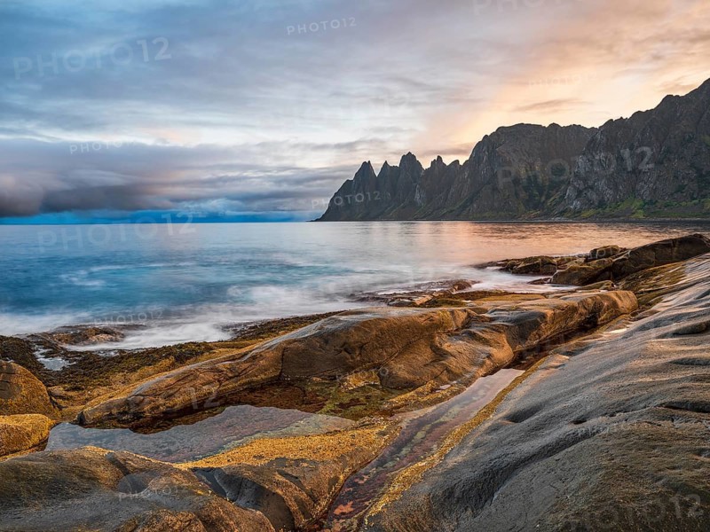 Devil's teeth at sunrise, Devils Teeth, Okshornan Mountains, Tungeneset, Senja, Norway, Europe