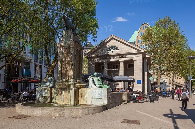 Moenckeberg Fountain on the corner of Moenckebergstrasse, Spitalerstrasse, Hamburg, Germany, Europe