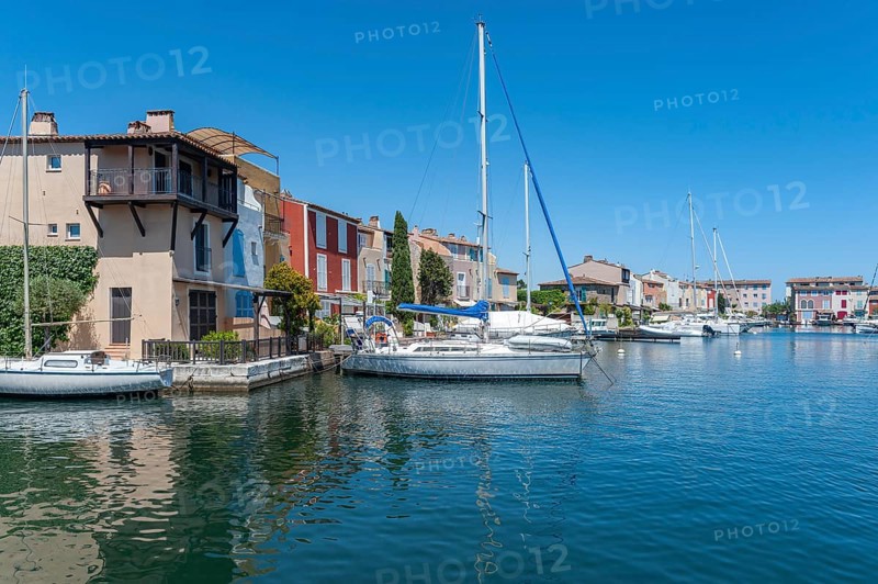 Townscape at the Colourful Houses, Maisons de colorees, Port Grimaud, Var, Provence-Alpes-Cote d Azur, France, Europe