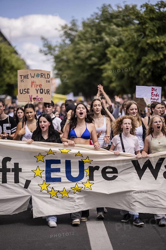 Berlin, 31.05.2024. Climate strike by Fridays For Future with over 13, 000 mostly young people in Berlin, a demonstration for the upcoming EU elections