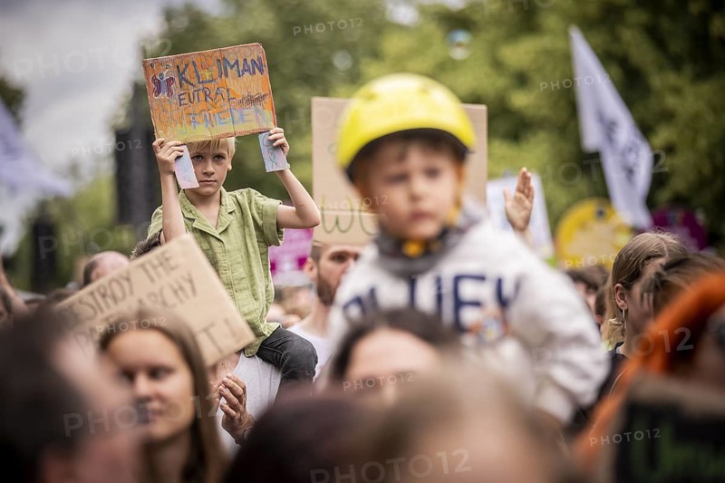Berlin, 31.05.2024. Climate strike by Fridays For Future with over 13, 000 mostly young people in Berlin, a demonstration for the upcoming EU elections