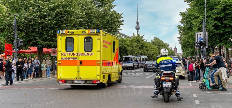 State visit to the Hotel Adlon, police cordon at the intersection of Unter den Linden and Wilhelmstrasse, Berlin, Germany, Europe
