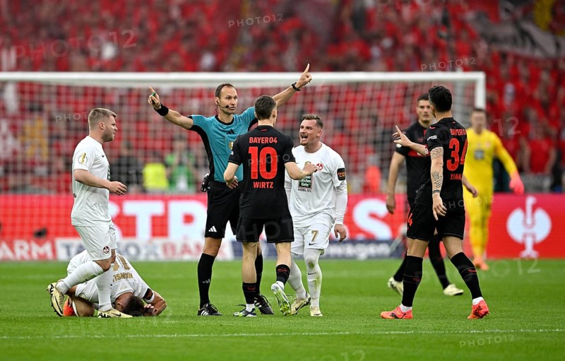 Marlon Ritter 1. FC Kaiserslautern FCK (07) and Granit Xhaka Bayer 04 Leverkusen (34) clash, referee Bastian Dankert mediates, 81st DFB Cup Final 2024, Olympiastadion Berlin, Germany, Europe