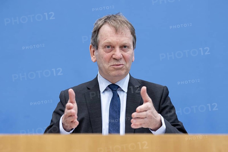 Prof. Dr Hans-Martin Henning, Chairman of the Expert Council for Climate Issues (ERK), recorded during the press conference on the special report on the review of the greenhouse gas projection data 2024 at the Federal Press Conference in Berlin, 3 June 2024