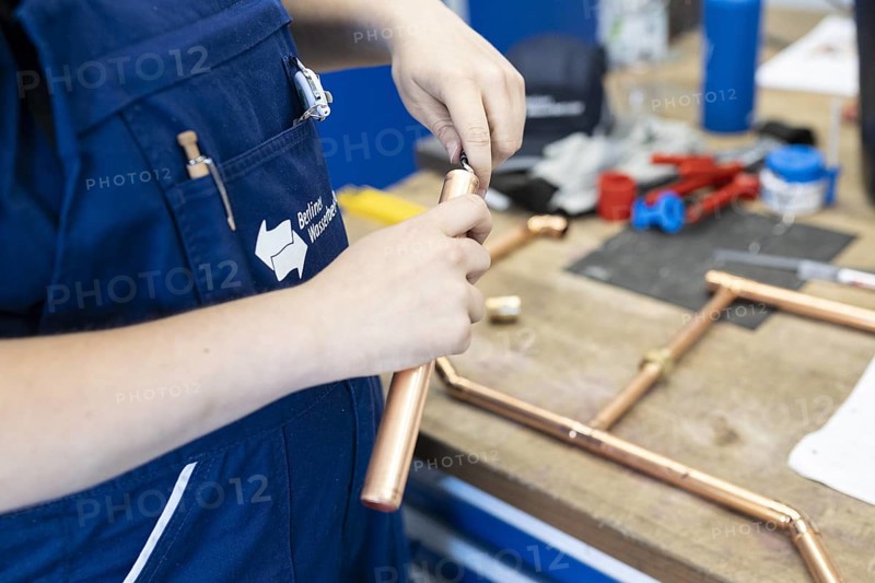 Work on a copper pipe, taken during a visit to the Berliner Wasserbetriebe training centre in Berlin, 29.05.2024