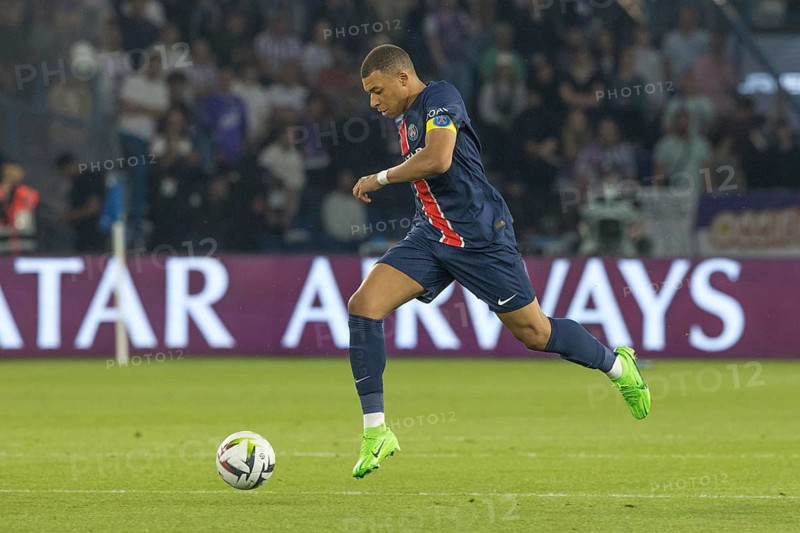 Football match, captain Kylian MBAPPE' Paris St. Germain running with the ball to the left, Parc des Princes football stadium, Paris, France, Europe