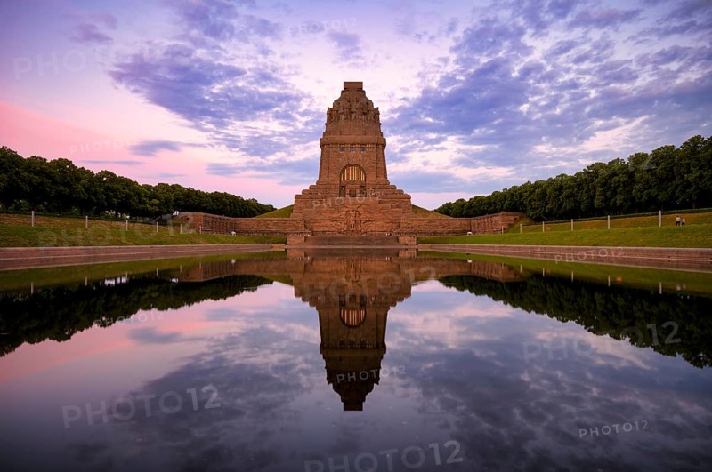 Monument to the Battle of the Nations, evening mood, reflection in the lake, blue hour, Leipzig, Saxony, Germany, Europe