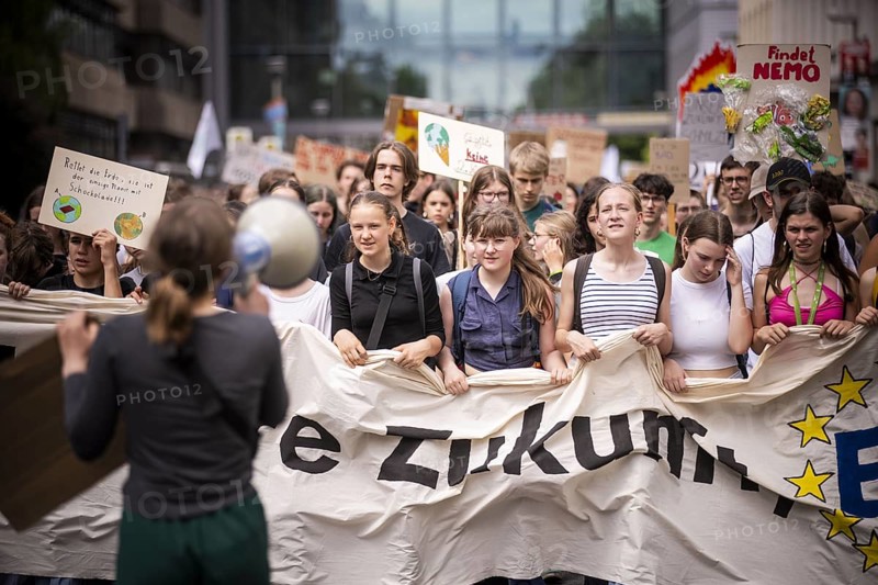 Berlin, 31.05.2024. Climate strike by Fridays For Future with over 13, 000 mostly young people in Berlin, a demonstration for the upcoming EU elections