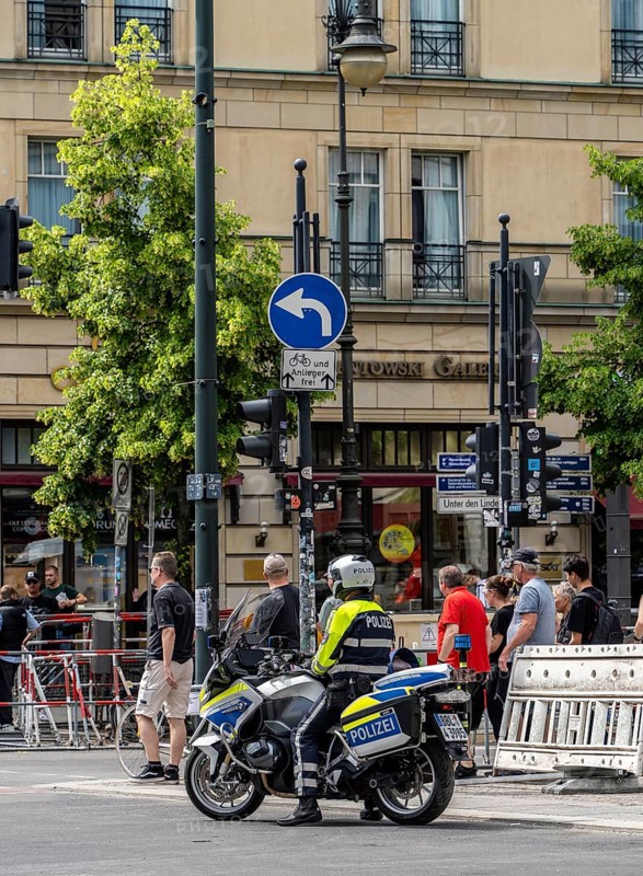 State visit to the Hotel Adlon, police cordon at the intersection of Unter den Linden and Wilhelmstrasse, Berlin, Germany, Europe