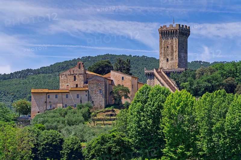 The Rocca di Vicopisano castle near Pontedera in Tuscany, Vicopisano, Pontedera, Pisa region, Tuscany, Italy, Southern Europe, Europe