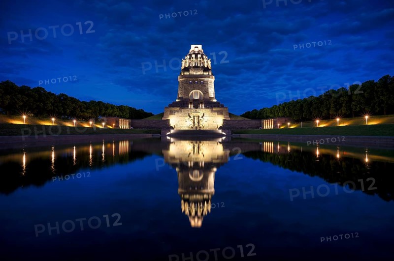 Monument to the Battle of the Nations, illuminated, night shot, reflection in the lake, blue hour, Leipzig, Saxony, Germany, Europe