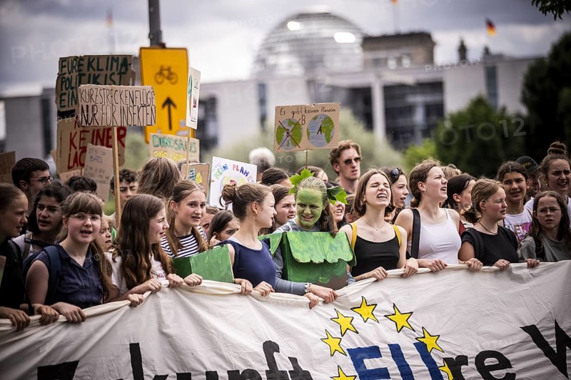 Berlin, 31.05.2024. Climate strike by Fridays For Future with over 13, 000 mostly young people in Berlin, a demonstration for the upcoming EU elections